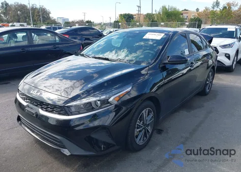2023 Kia Forte Lxs z USA, uszkodzony, nr VIN 3KPF24AD5PE644429